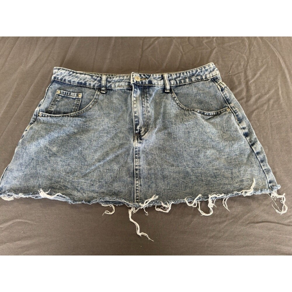 SHEIN CURVE Women’s XL Blue Denim Mini Skirt Mid Rise Zip Pockets Fray